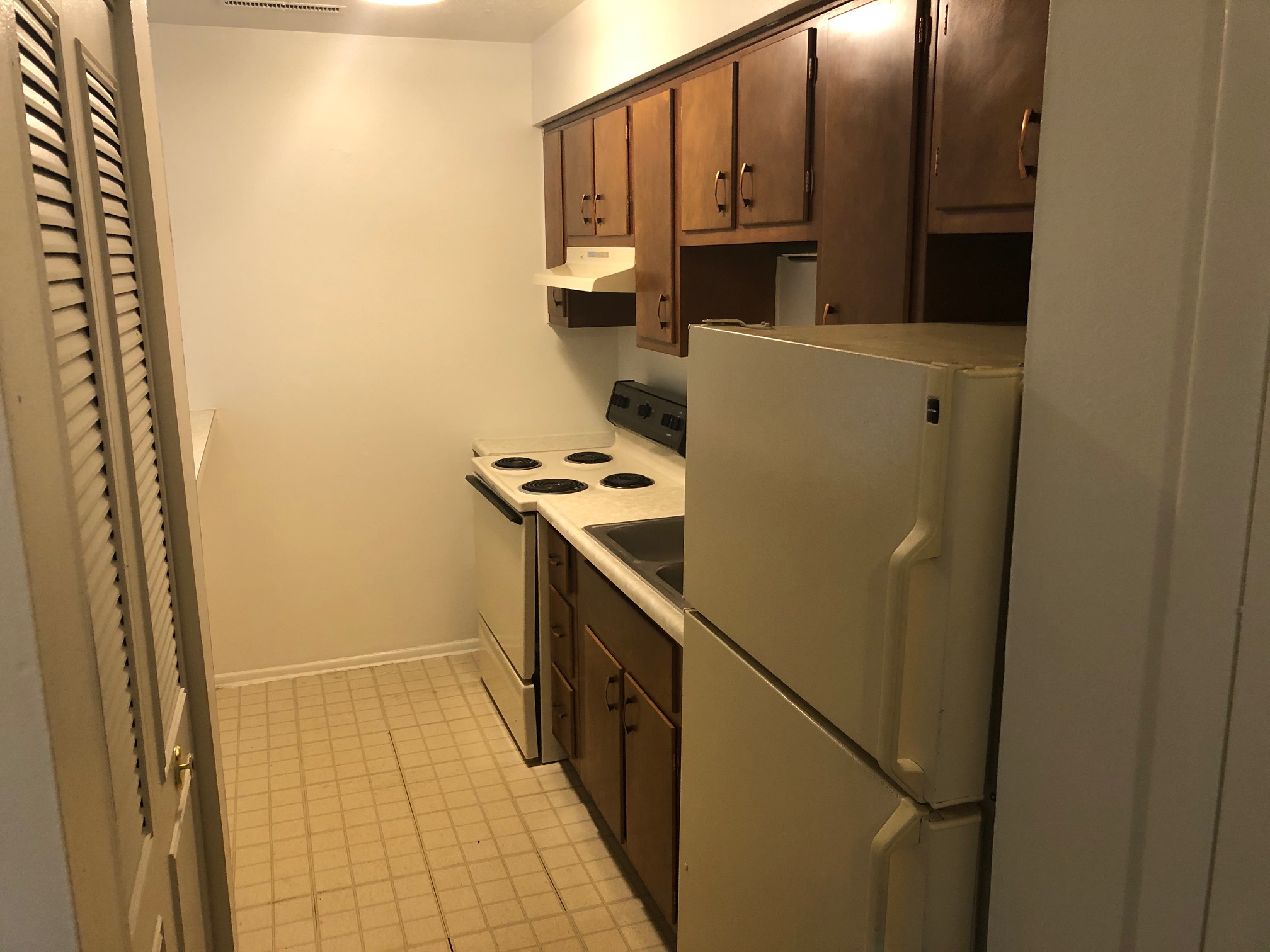 Kitchen at Elkhart Green Apartments, Elkhart, IN 46517