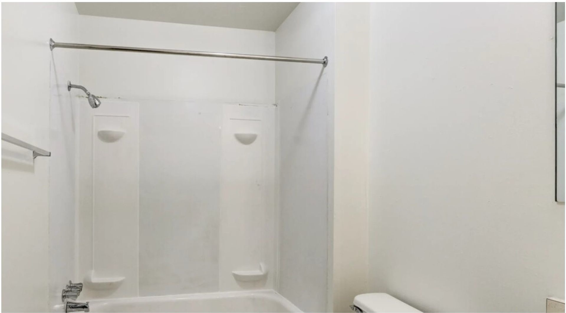 Elkhart Green Apartments bathroom in Elkhart, IN